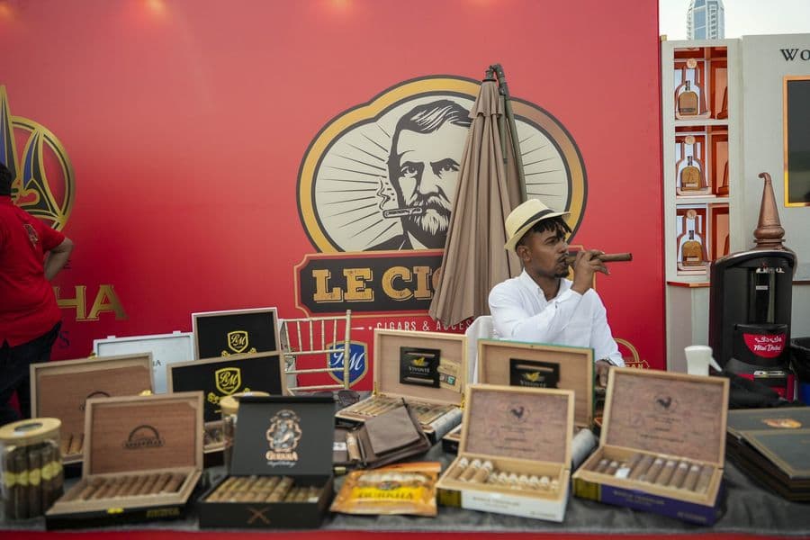 A guest choosing a cigar at the Le Cigar stand
